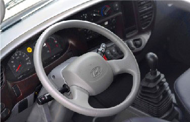 Vô lăng trợ lực và có thể điều chỉnh độ nghiêng