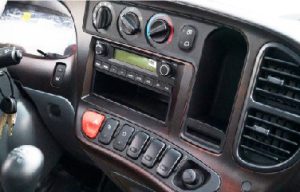 Công tắc bảng điều khiển bố trí hợp lý, dễ dàng tiếp cận