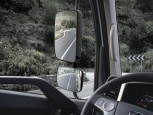 Gương chiếu hậu: Cặp gương chiếu hậu trên Mighty EX Series có kiểu dáng mới, tích hợp thêm gương phụ để tăng góc quan sát và độ an toàn khi vận hành xe. Bên cạnh đó, chúng còn bổ sung tính năng chỉnh điện 4 hướng và sấy gương.